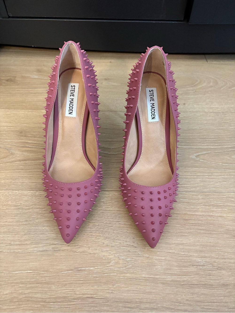 Steve Madden Mauve Spike-Trim Pointed Toe Pumps